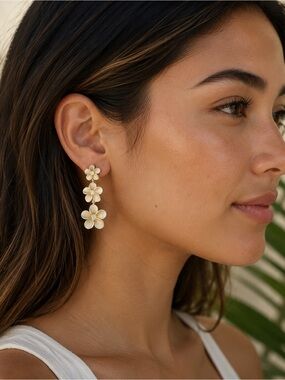 Local Hawaii Floral Triple-Plumeria Dangle Earrings - Cream Tone